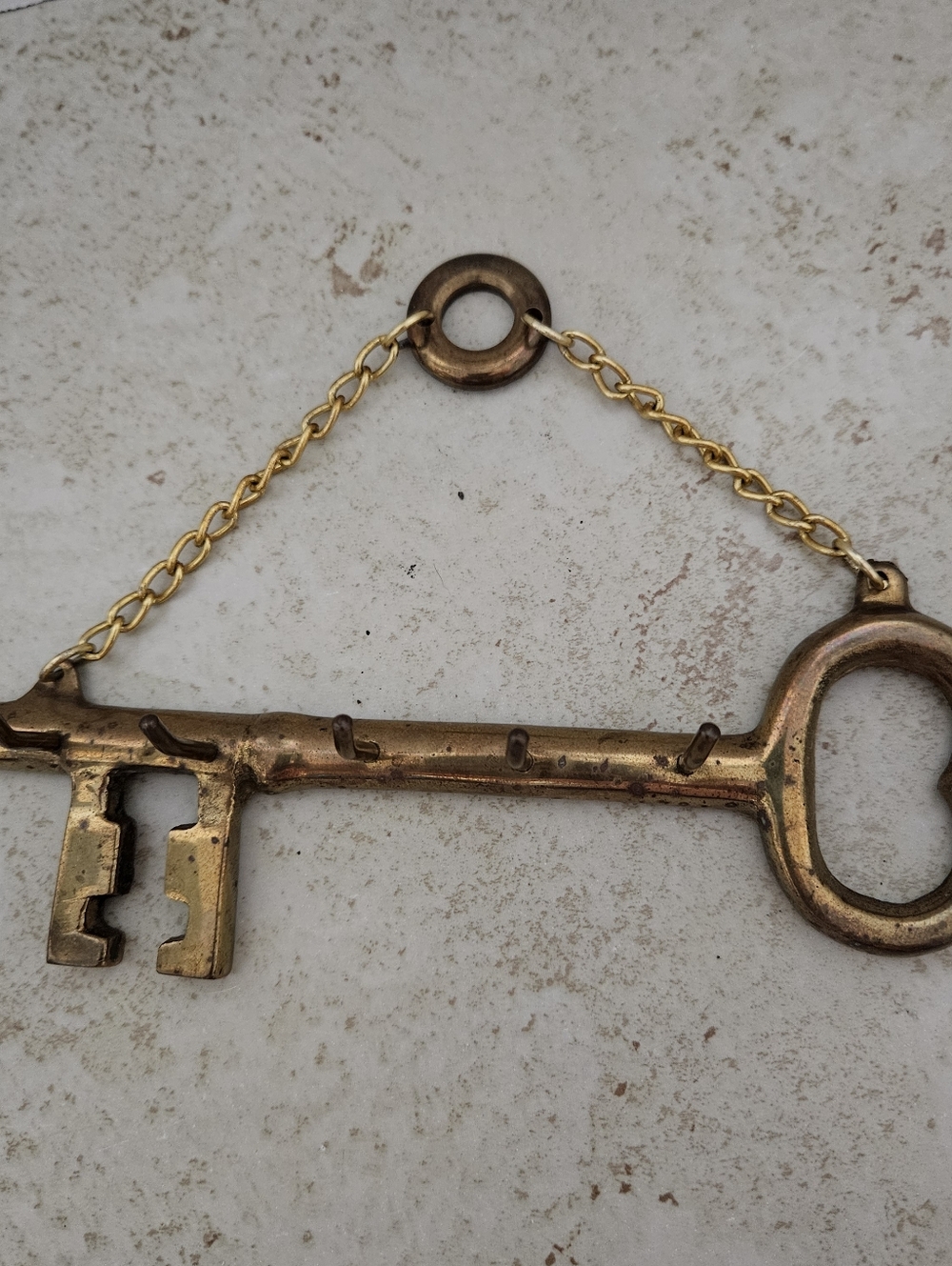 vintage brass skeleton key-shaped wall hooks
